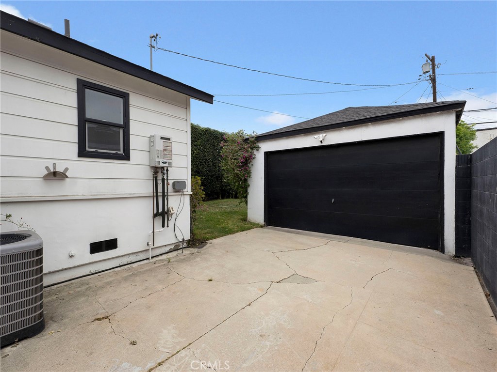 1021 E 65th Street Property Photo 37