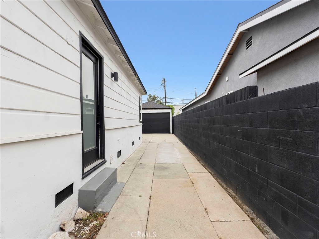 1021 E 65th Street Property Photo 38