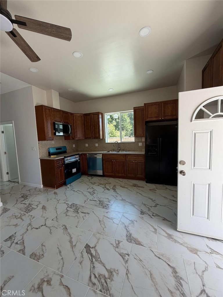 10600 Hillview Property Photo 2