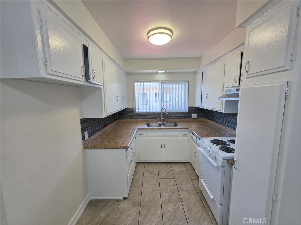 15436 Vanowen 9 Property Photo 4