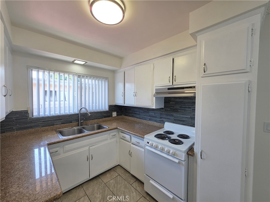 15436 Vanowen 9 Property Photo 5