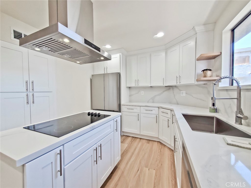 5345 White Oak Avenue G Property Photo 2