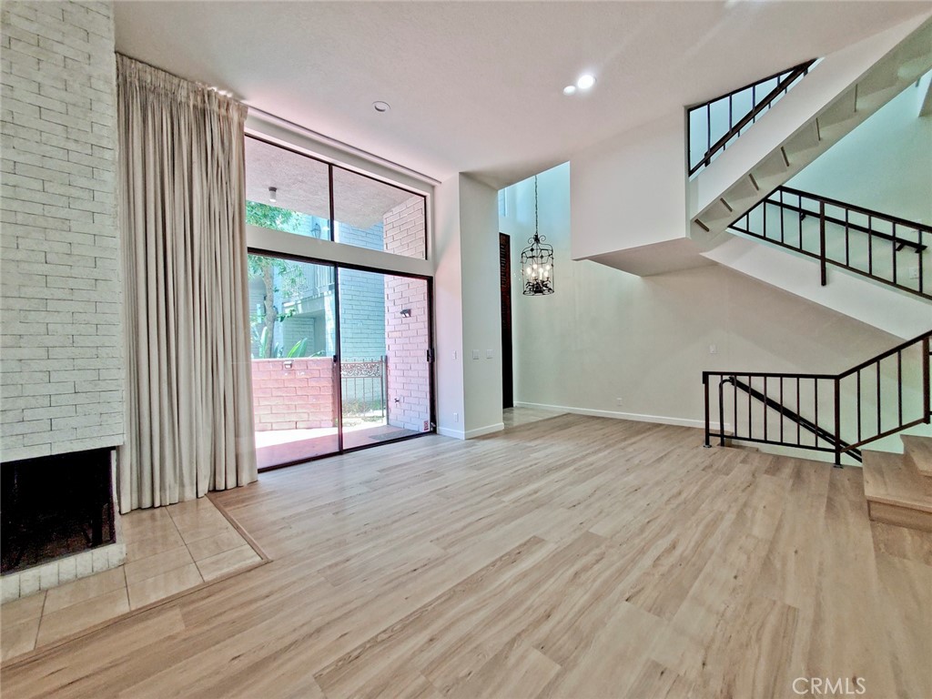 5345 White Oak Avenue G Property Photo 7