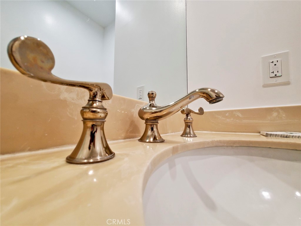 5345 White Oak Avenue G Property Photo 11