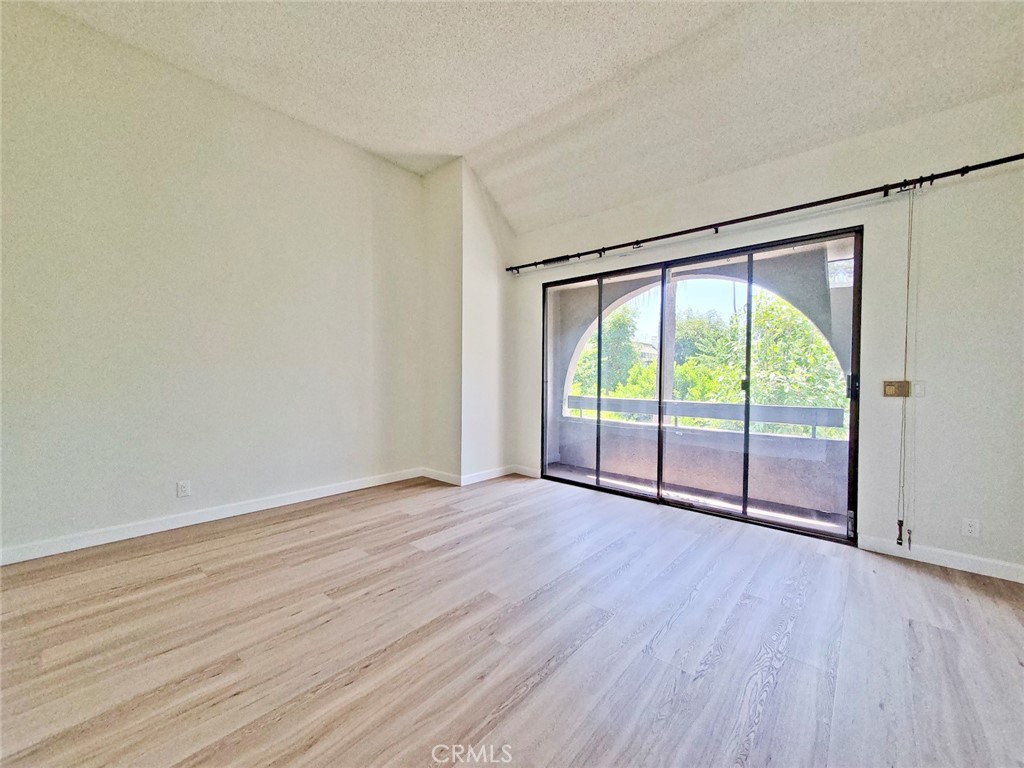 5345 White Oak Avenue G Property Photo 12