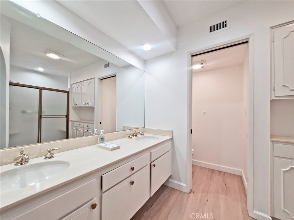 5345 White Oak Avenue G Property Photo 15