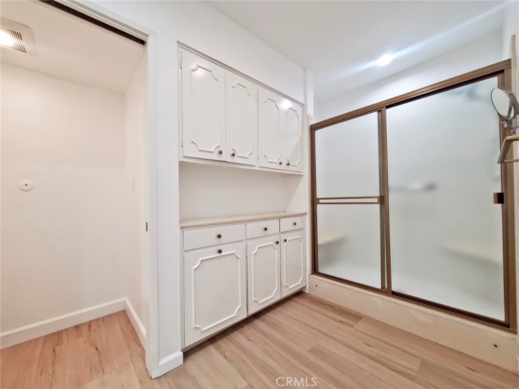 5345 White Oak Avenue G Property Photo 16