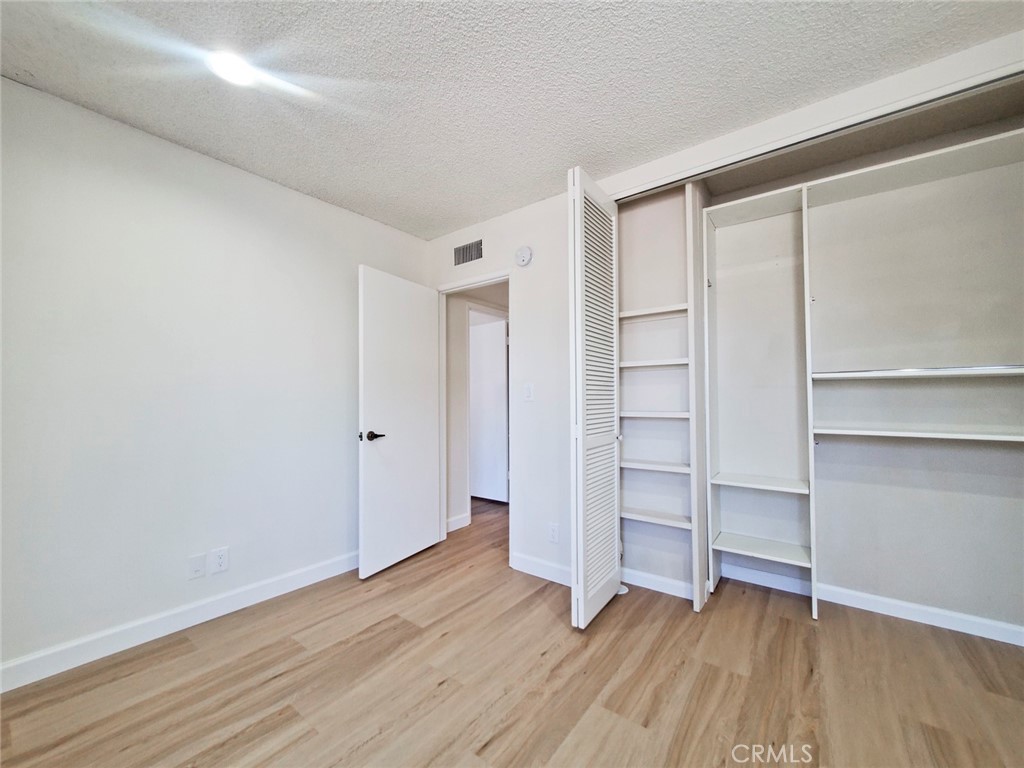 5345 White Oak Avenue G Property Photo 17