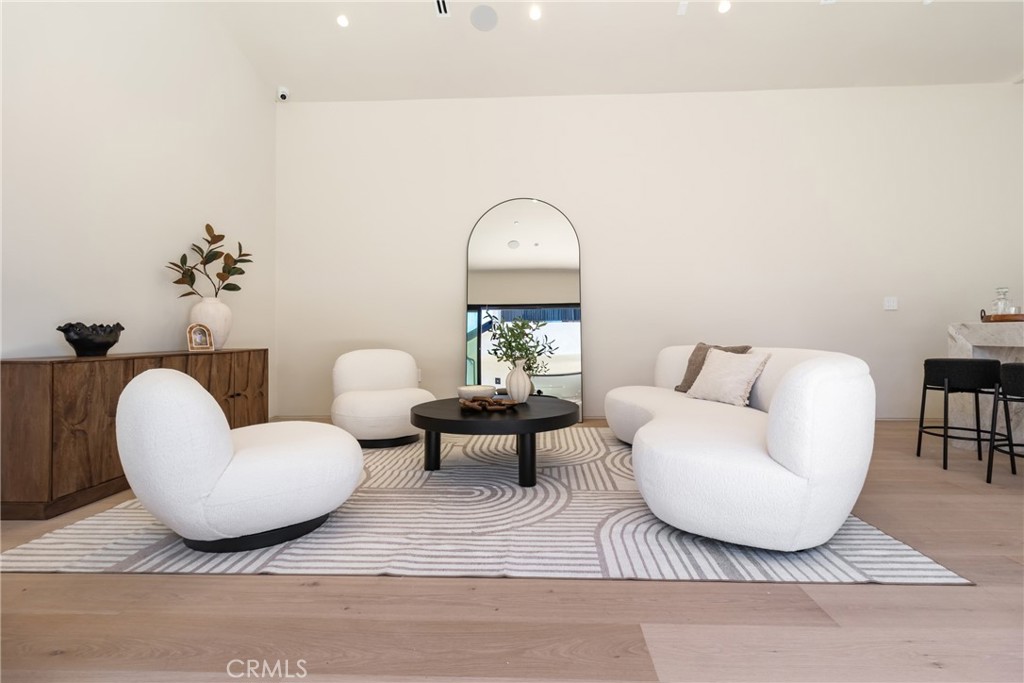 15721 Addison Property Photo 34