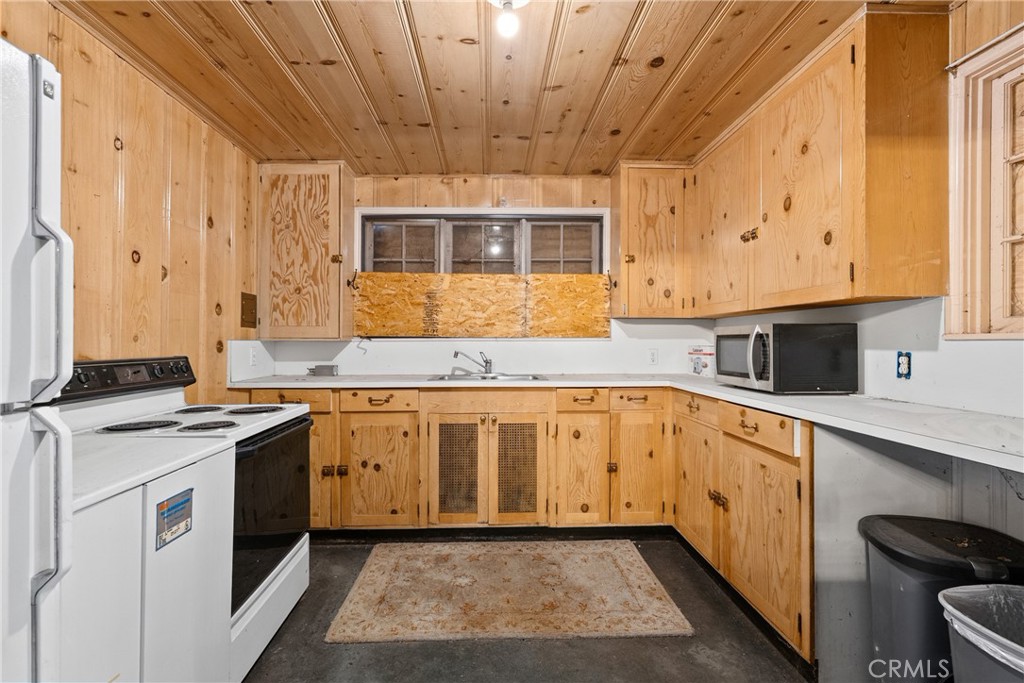 27772 Parker Rd Property Photo 17