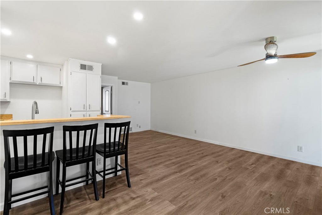 12330 Osborne St. 75 Property Photo 6