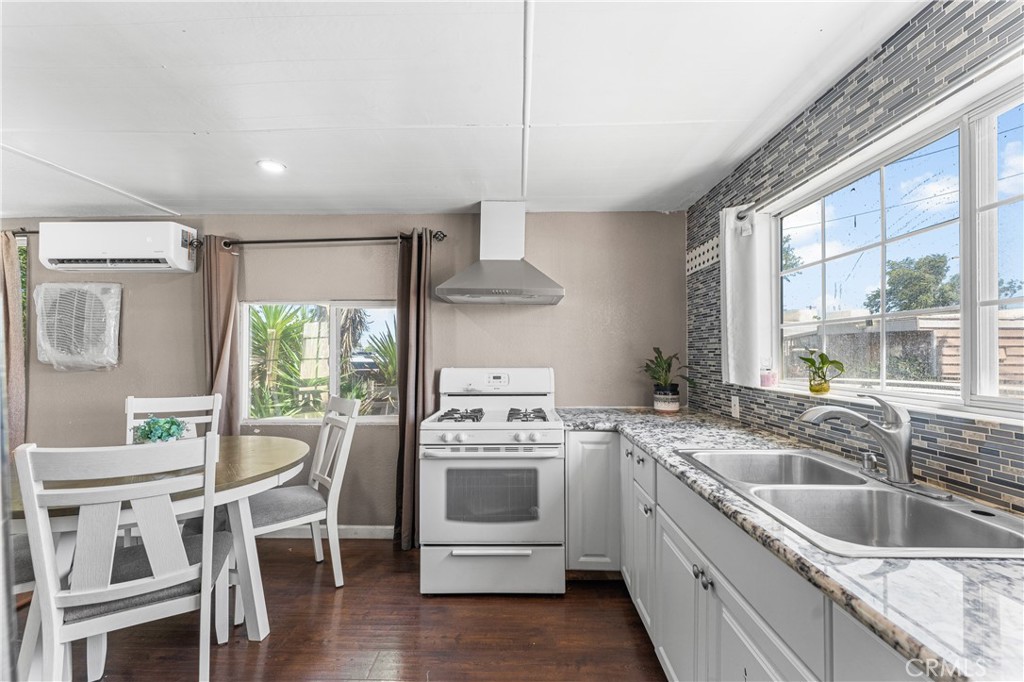 723 W Avenue I Property Photo 1