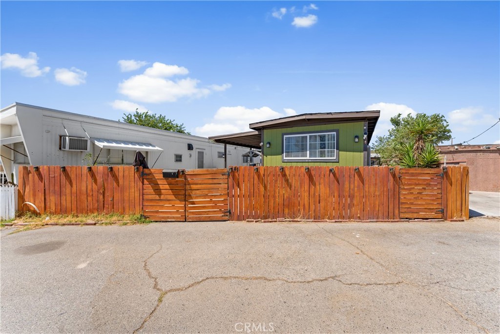 723 W Avenue I Property Photo 2