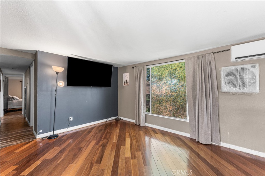 723 W Avenue I Property Photo 3