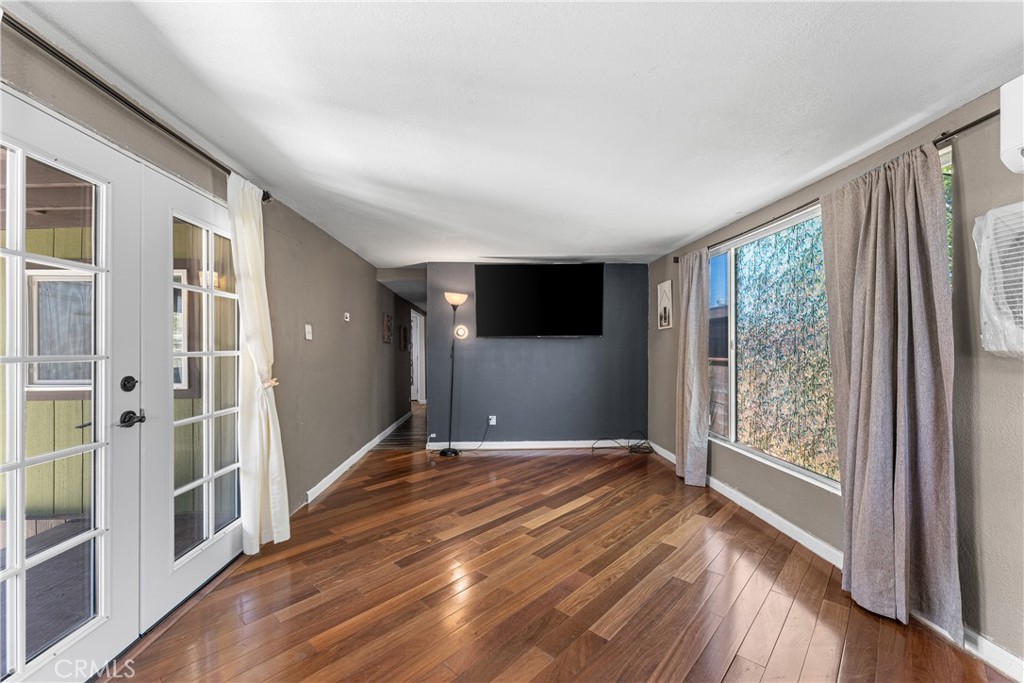 723 W Avenue I Property Photo 4