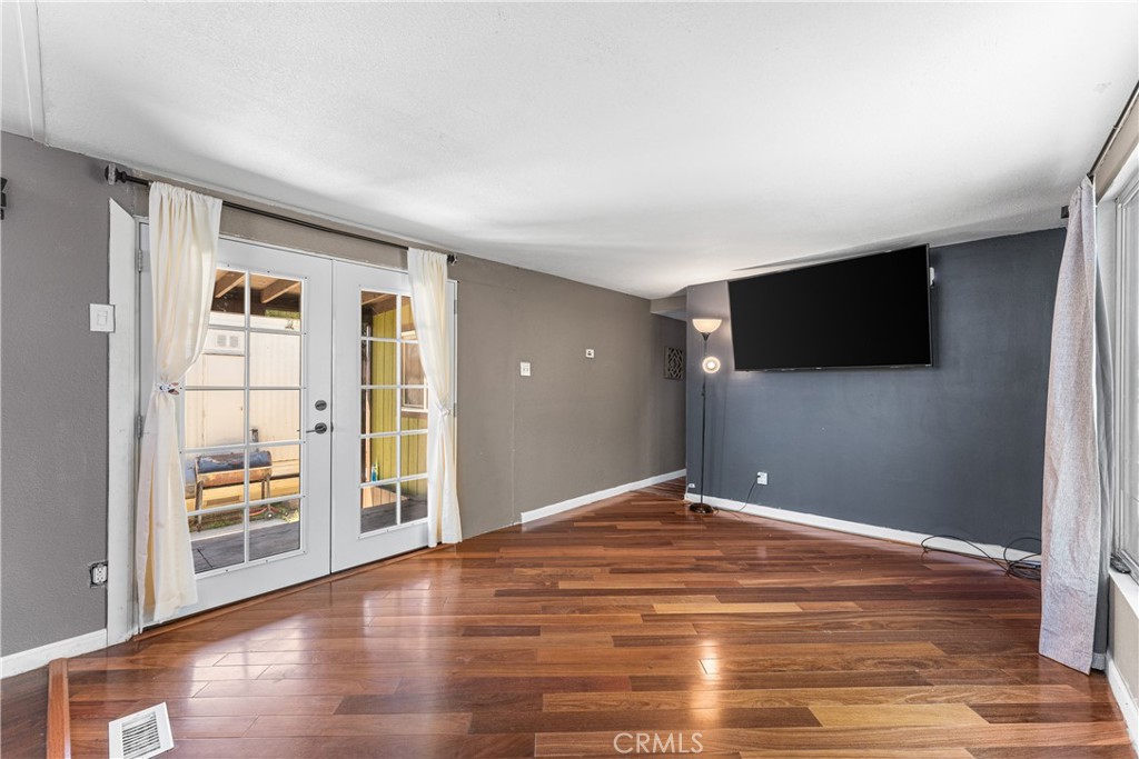 723 W Avenue I Property Photo 5