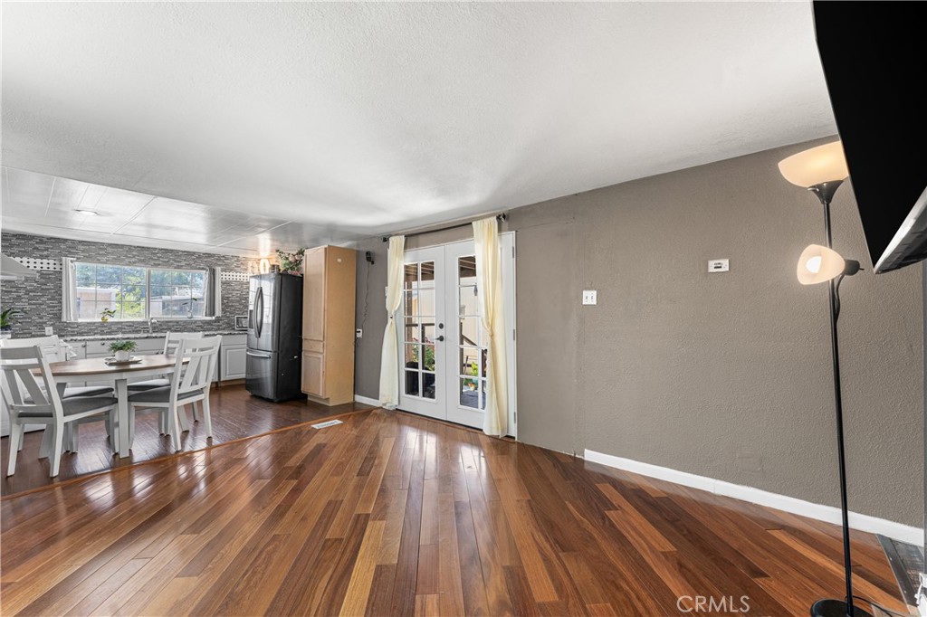 723 W Avenue I Property Photo 6