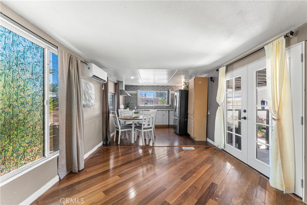 723 W Avenue I Property Photo 8