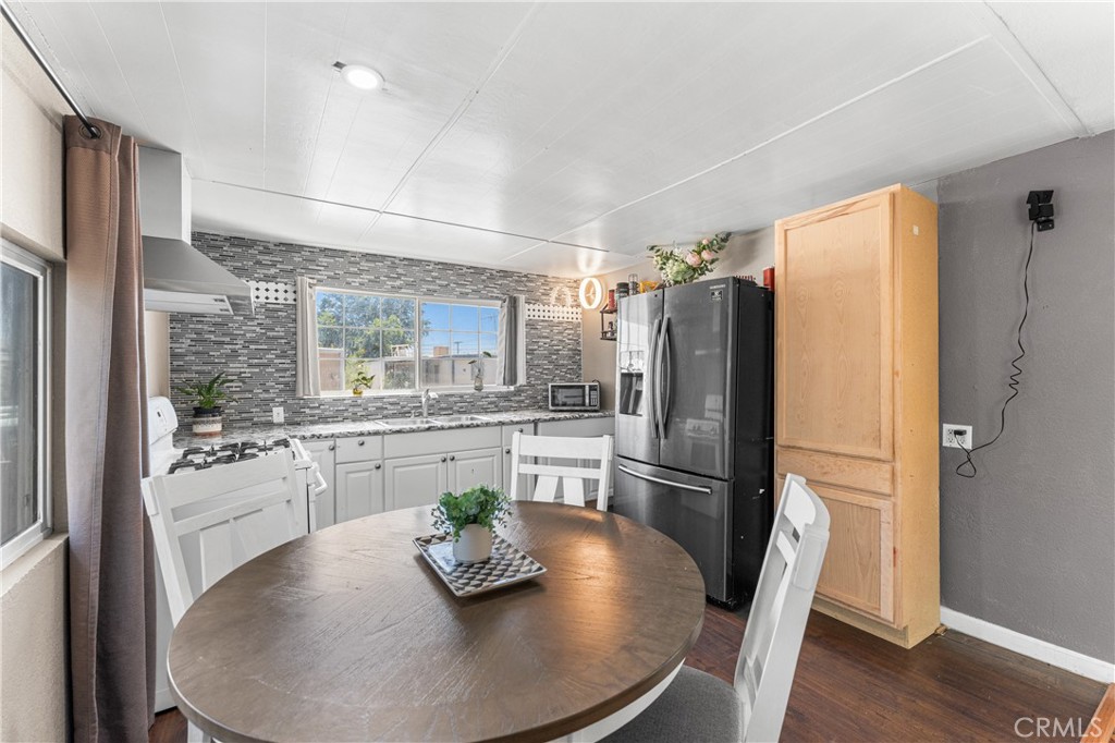 723 W Avenue I Property Photo 10