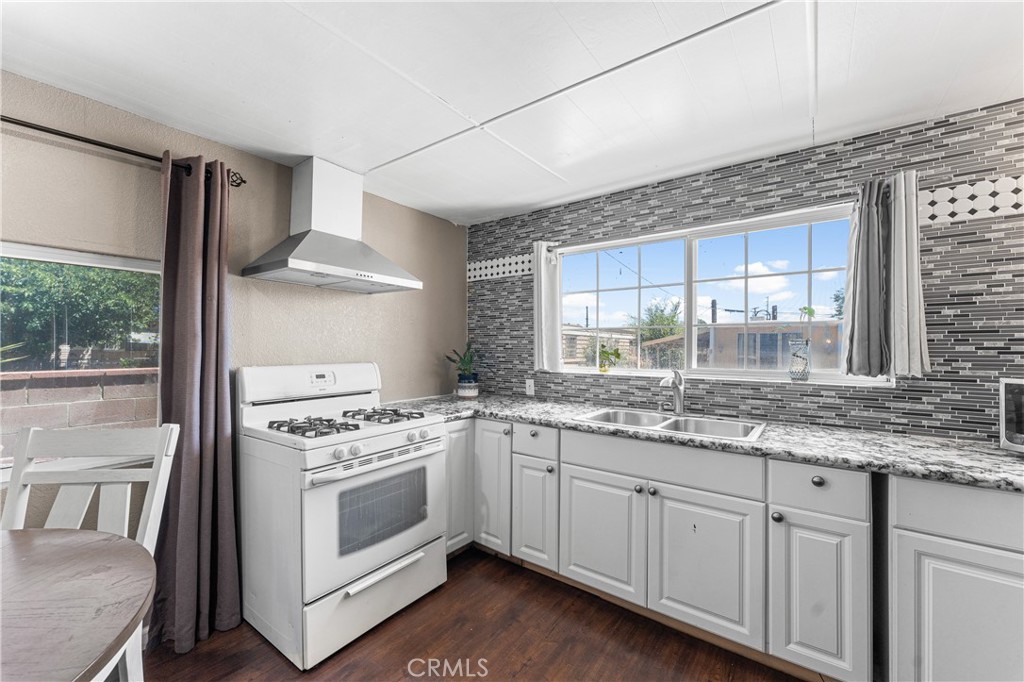 723 W Avenue I Property Photo 11