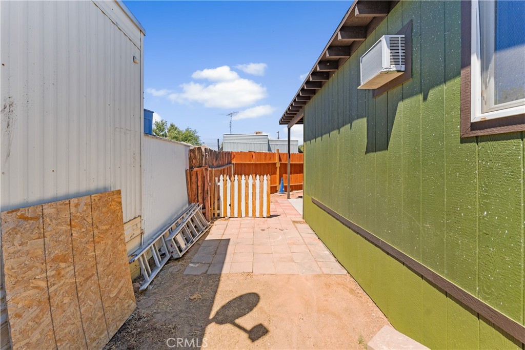 723 W Avenue I Property Photo 23