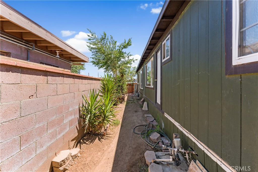 723 W Avenue I Property Photo 27