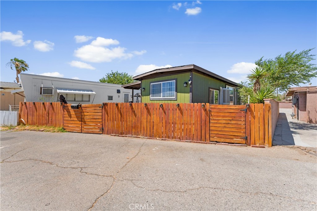 723 W Avenue I Property Photo 32