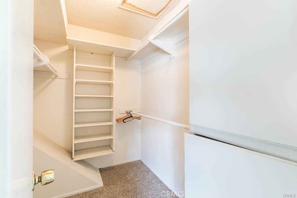 18631 Collins Street 30 Property Photo 6