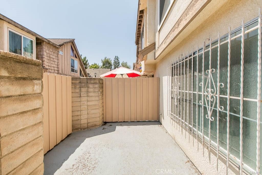 18631 Collins Street 30 Property Photo 10