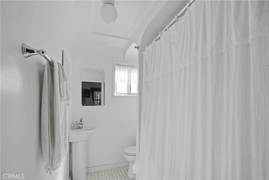 2313 Glendale Boulevard Property Photo 23