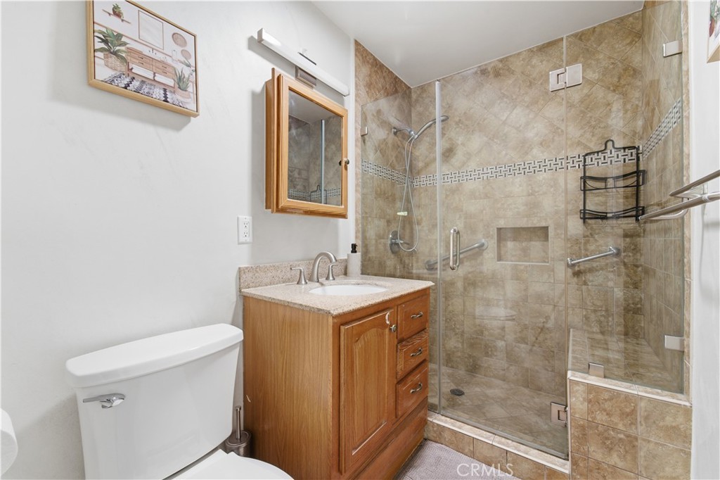 6501 Charlesworth Avenue Property Photo 11