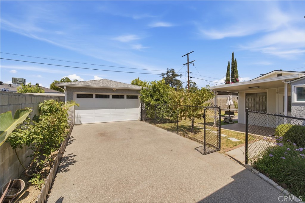 6501 Charlesworth Avenue Property Photo 24