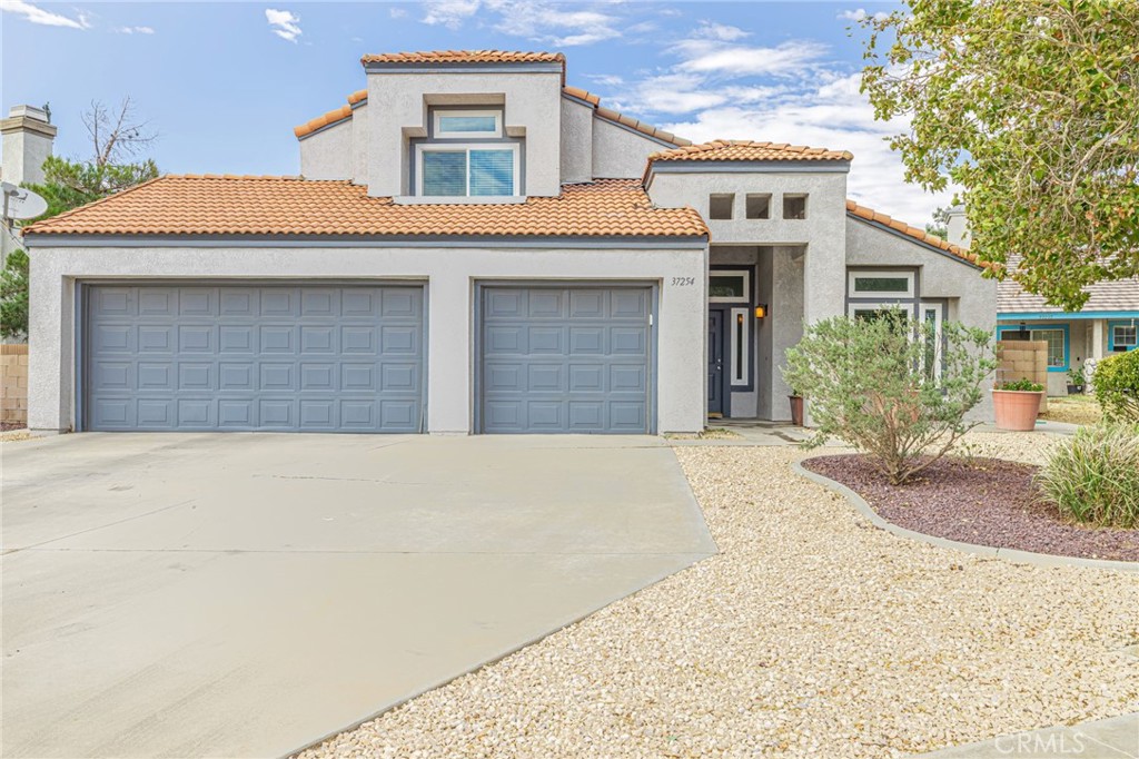 37254 Carousel Circle Property Photo 6
