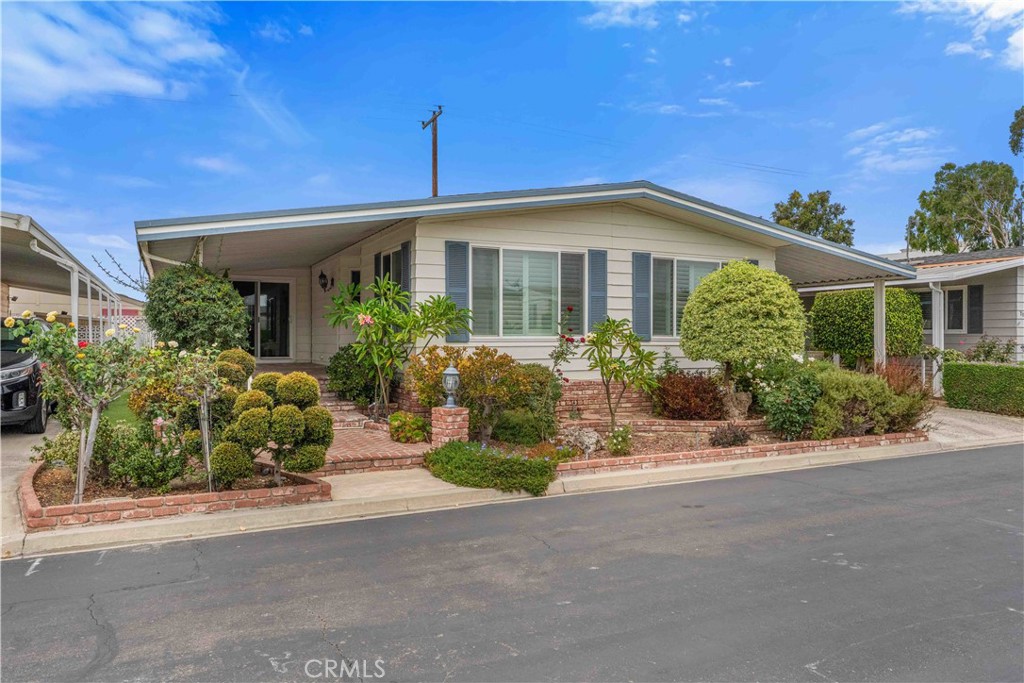 719 Glenlake Property Photo 1