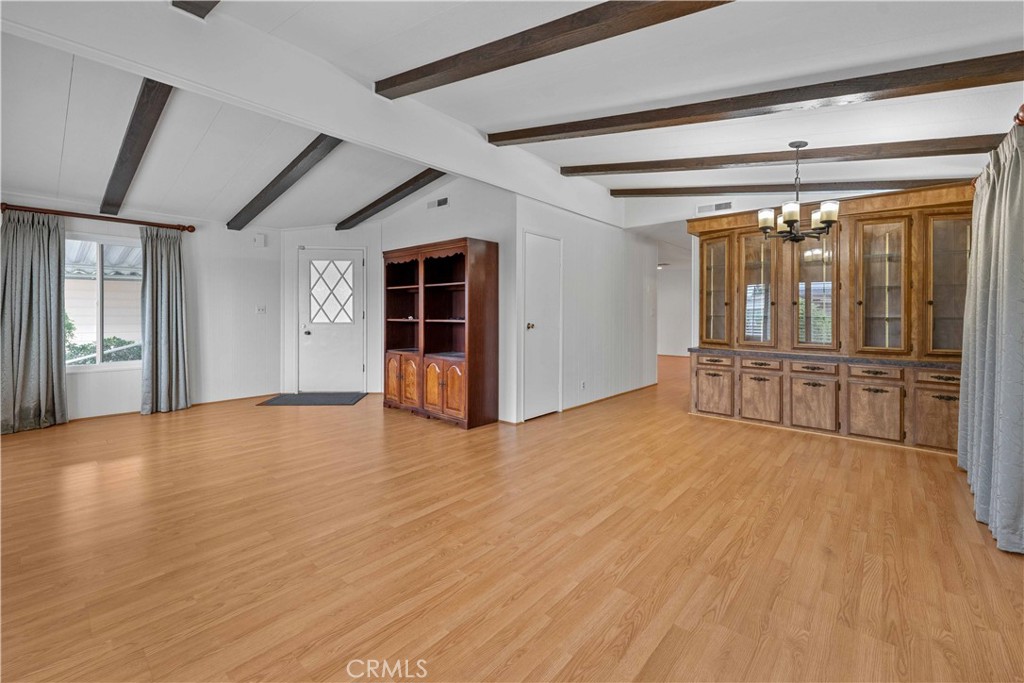 719 Glenlake Property Photo 6
