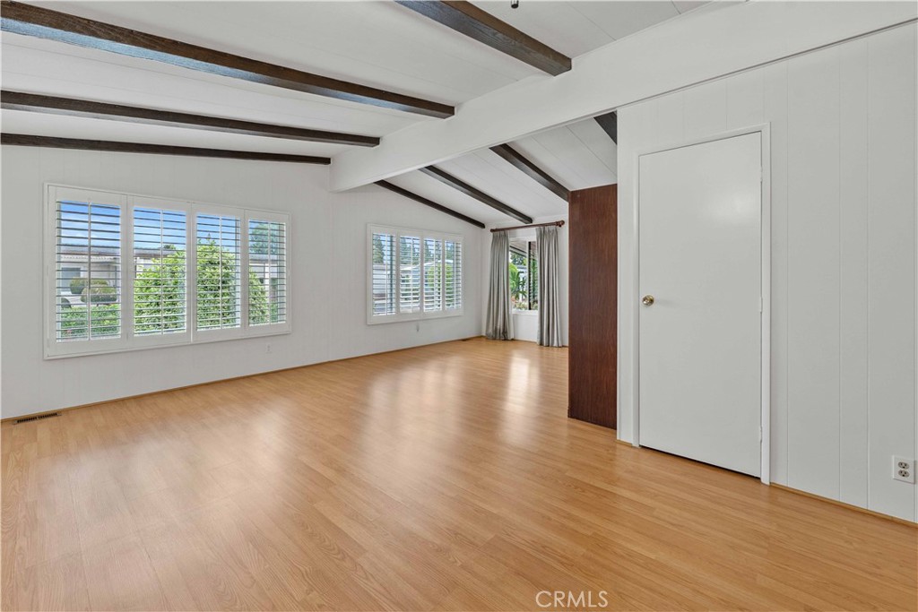 719 Glenlake Property Photo 7
