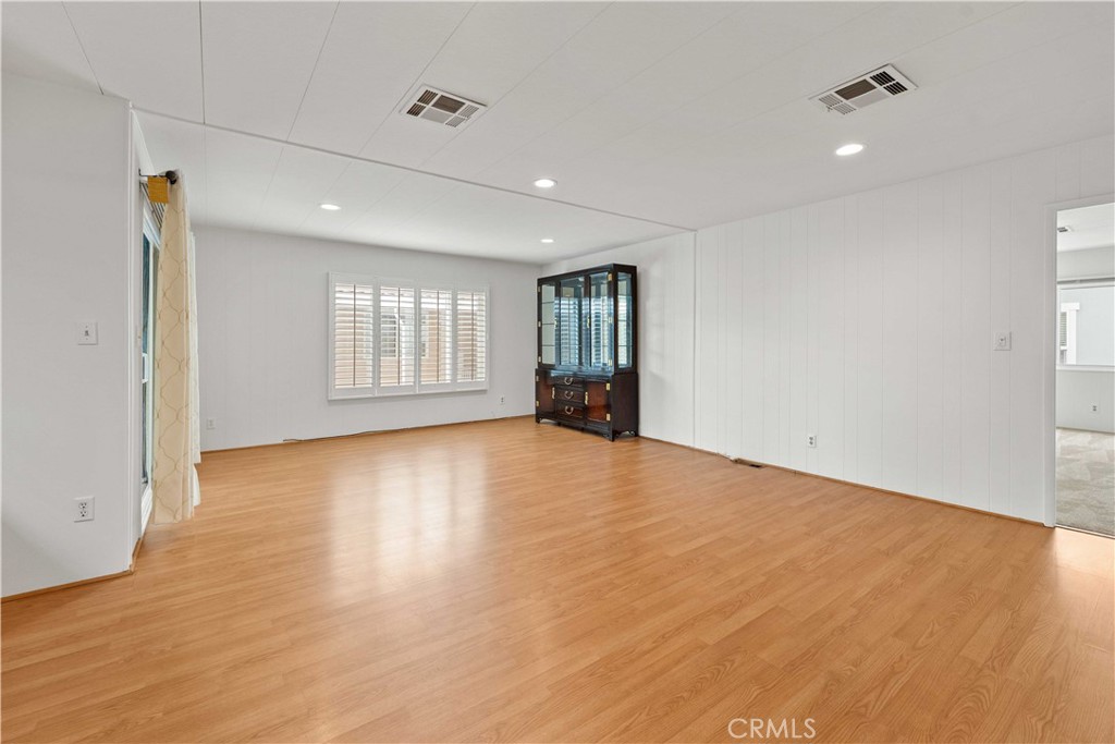 719 Glenlake Property Photo 9