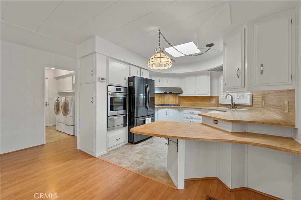 719 Glenlake Property Photo 12