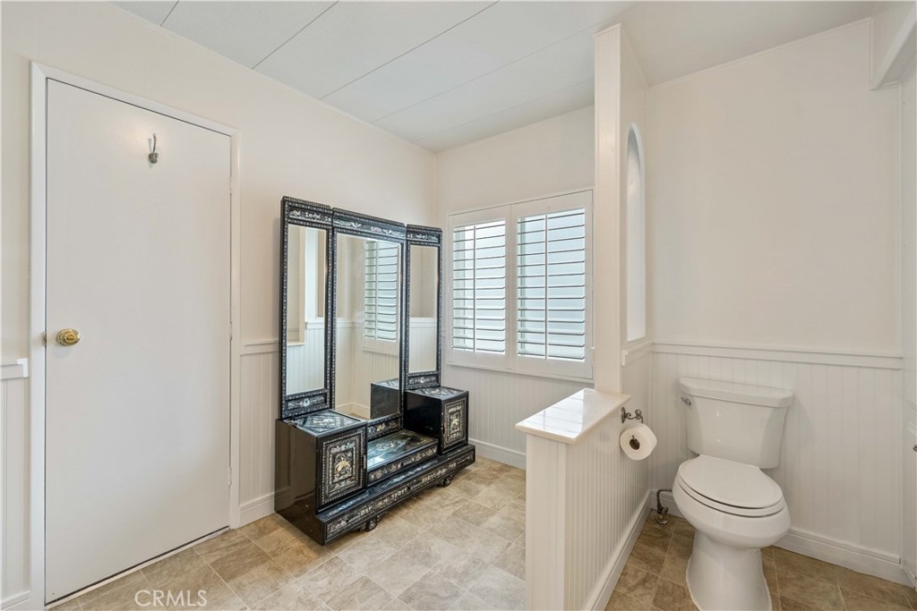 719 Glenlake Property Photo 23