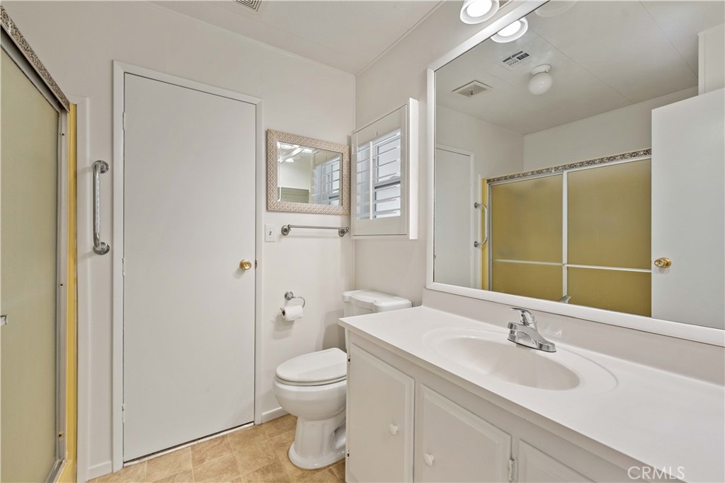 719 Glenlake Property Photo 26