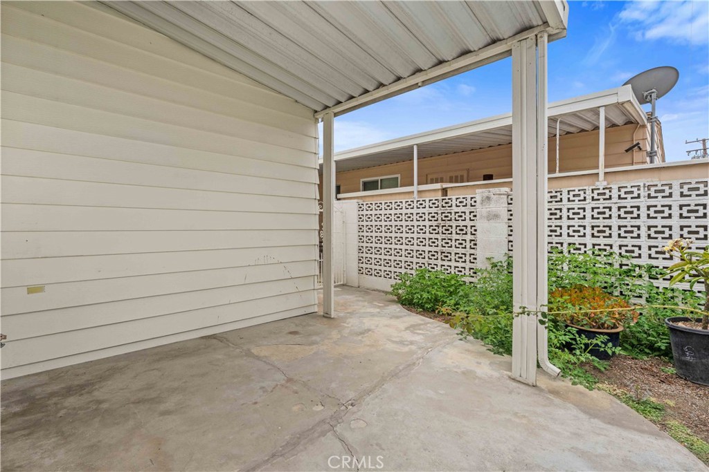 719 Glenlake Property Photo 29