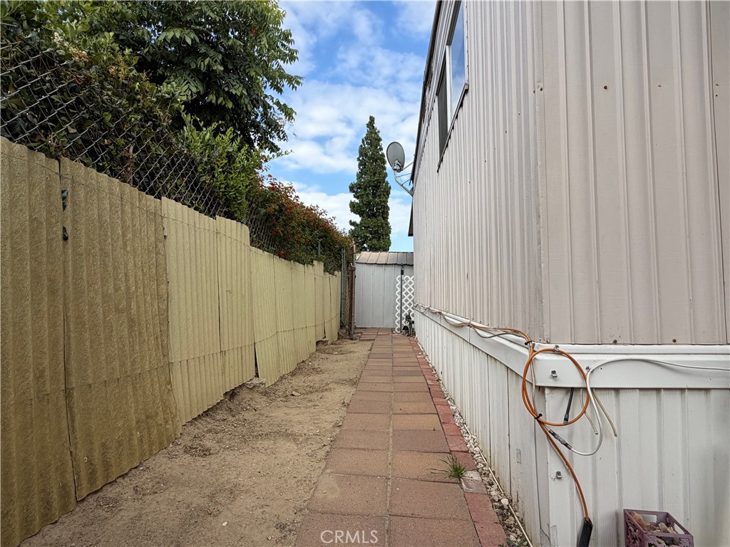 8801 17 Eton Property Photo 20