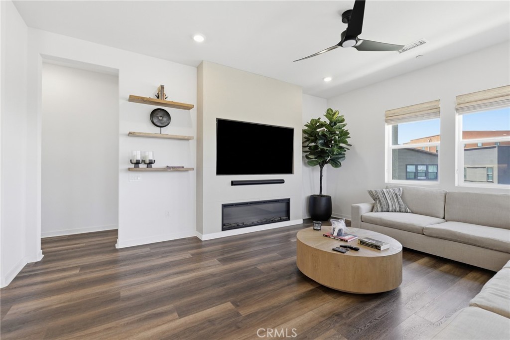 27525 Illumination Court Property Photo 2