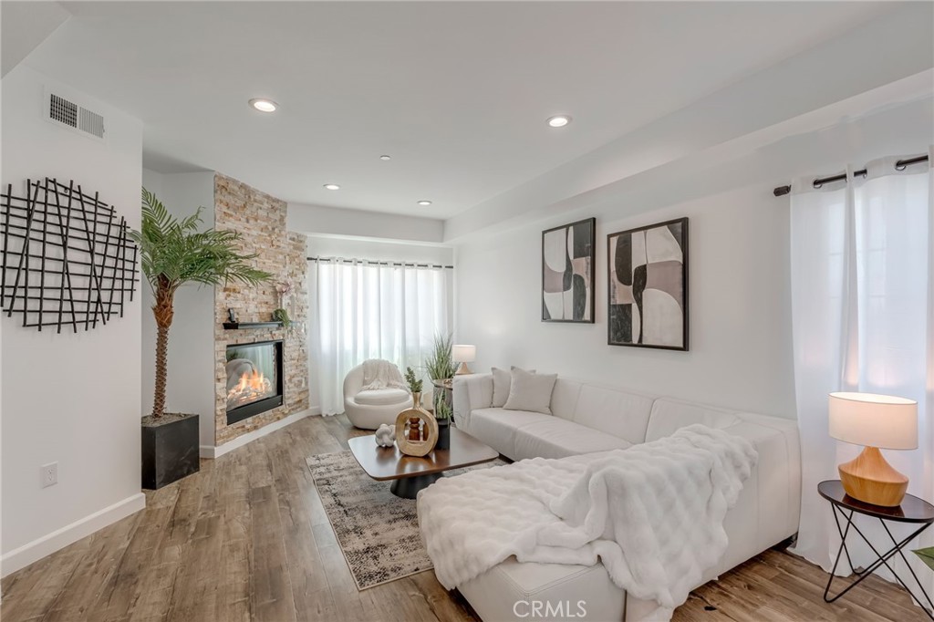 9330 Sunland 1 Property Photo 3