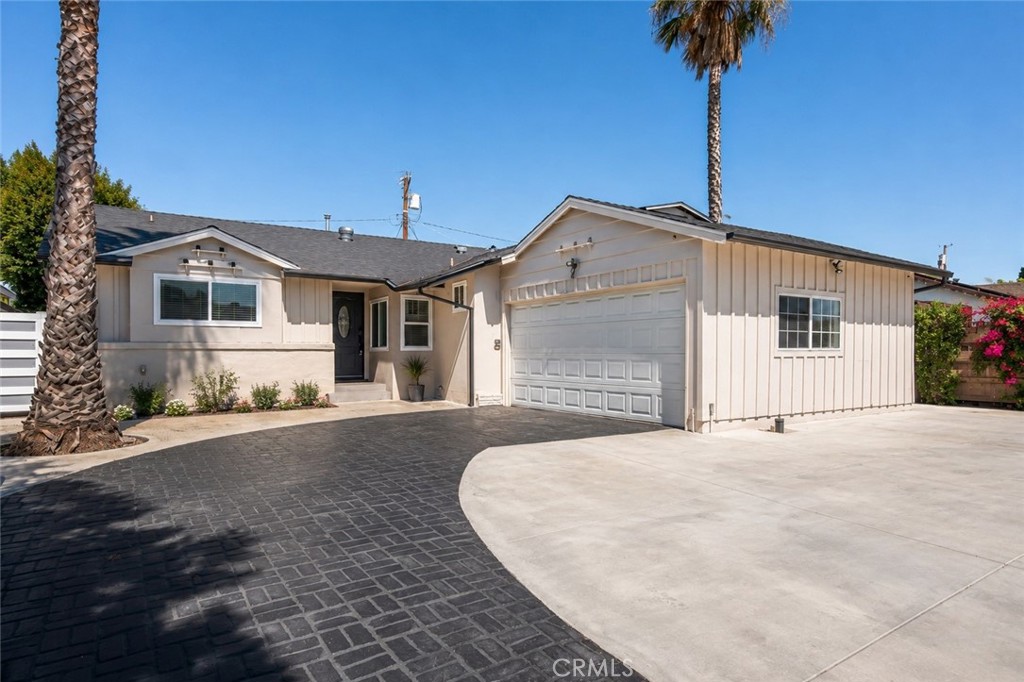 7100 Varna Avenue Property Photo 1