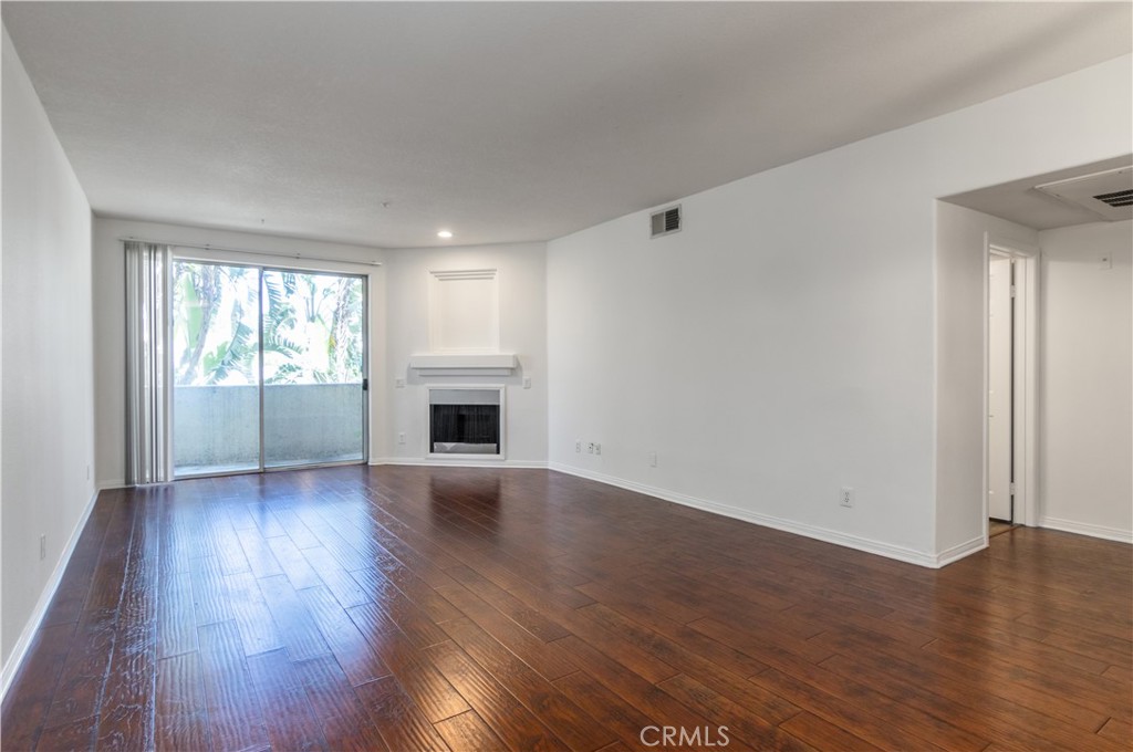 16940 Chatsworth Street 106 Property Photo 2