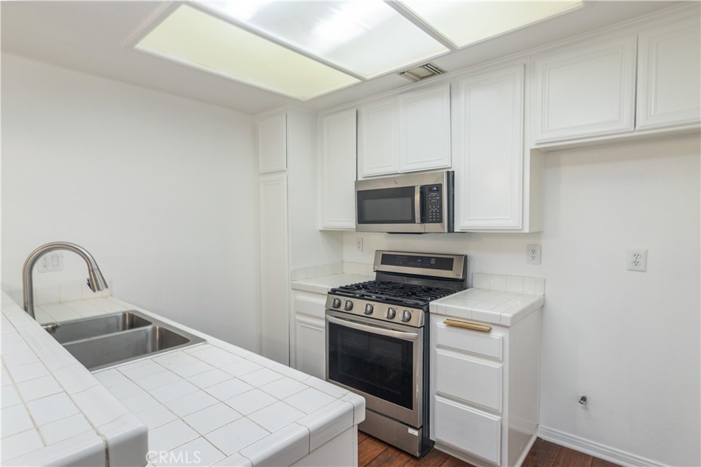 16940 Chatsworth Street 106 Property Photo 7