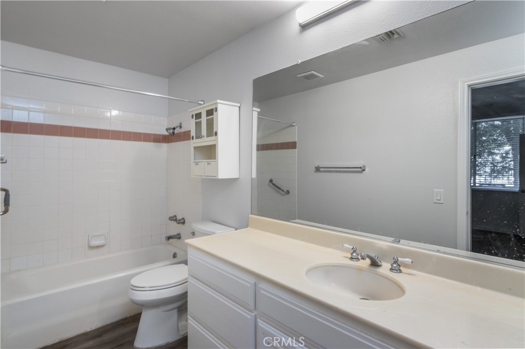 16940 Chatsworth Street 106 Property Photo 10