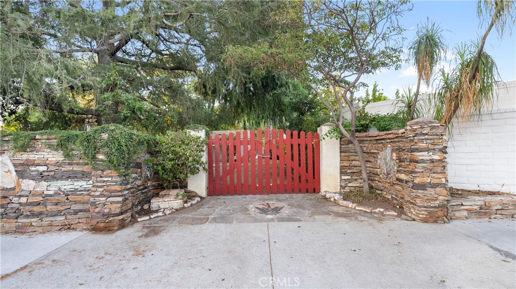 18552 Erwin Property Photo 5