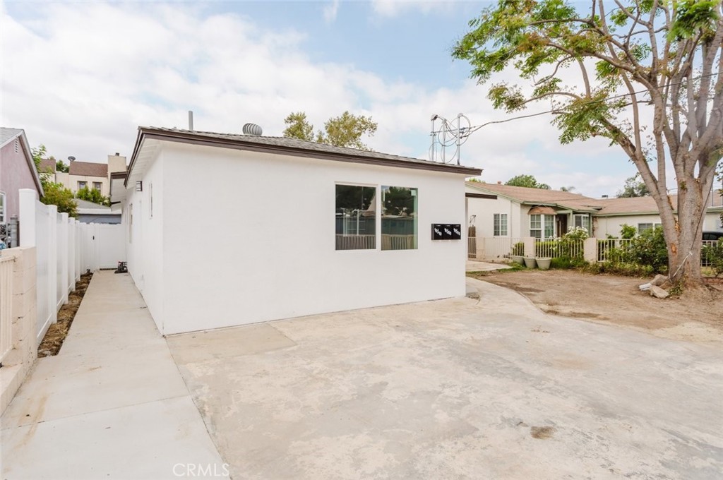 18310 Gresham Street Property Photo 3